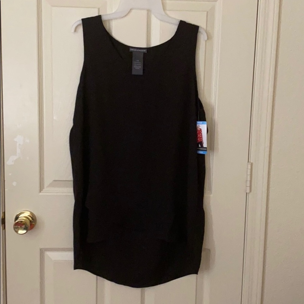BNWT Chelsea & Theodore sleeveless high low top, Black SIZE L